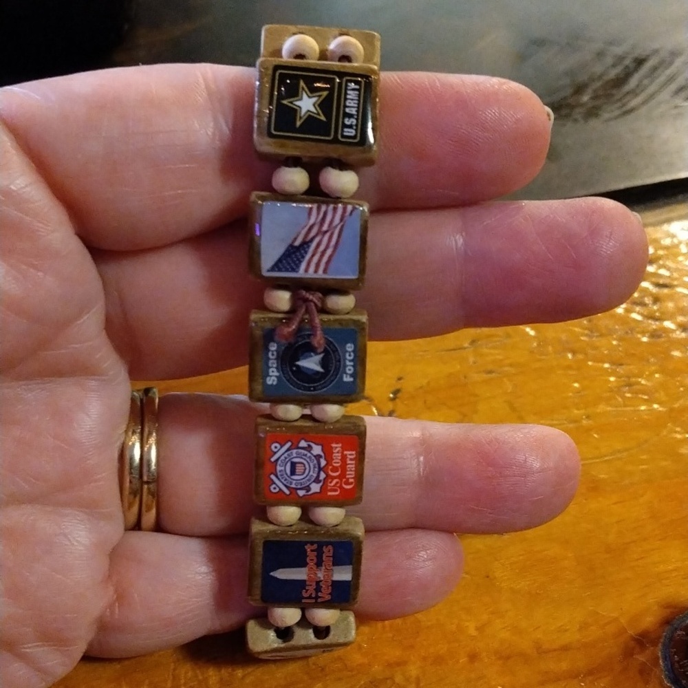 Military support bracelets - Picture 2 of 3